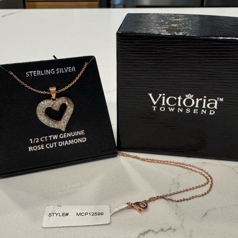 NWT Victoria Townsend Rose Gold Heart Necklace with Diamonds